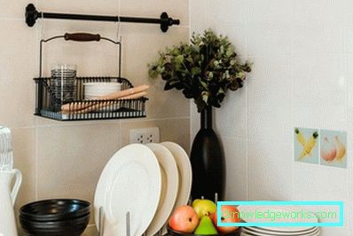 Küchenzubehör auf Schienen und Aufsätzen Küchenzubehör auf Schienen und Aufsätzen