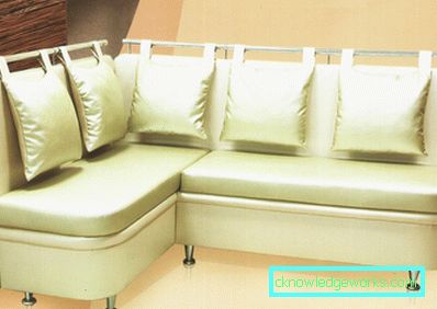Sofas in der Küche mit Aufbewahrungsbox Sofas in der Küche mit Aufbewahrungsbox