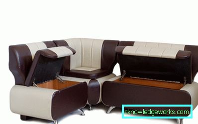 Sofas in der Küche mit Aufbewahrungsbox Sofas in der Küche mit Aufbewahrungsbox