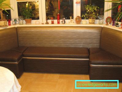 Sofas in der Küche mit Aufbewahrungsbox Sofas in der Küche mit Aufbewahrungsbox