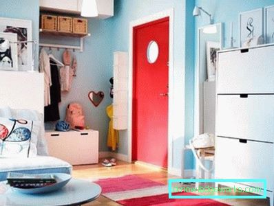 Entwerfen Sie einen Korridor in einer Einraumwohnung - Foto