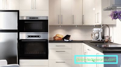 Küchendesignfläche von 8 Quadratmetern. meter mit kühlschrank Küchendesignfläche von 8 Quadratmetern. meter mit kühlschrank