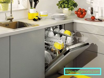 Küchendesignfläche von 8 Quadratmetern. meter mit kühlschrank Küchendesignfläche von 8 Quadratmetern. meter mit kühlschrank