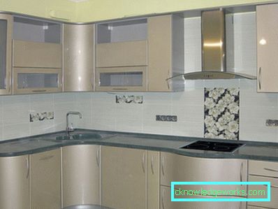 Küchendesignfläche von 8 Quadratmetern. meter mit kühlschrank Küchendesignfläche von 8 Quadratmetern. meter mit kühlschrank