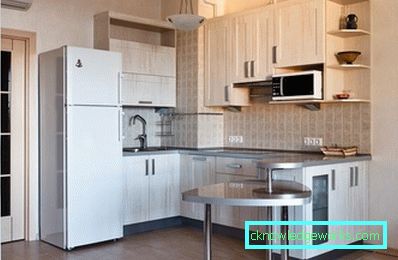 Zweitüriger Kühlschrank mit Gefrierfach Zweitüriger Kühlschrank mit Gefrierfach