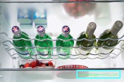 Zweitüriger Kühlschrank mit Gefrierfach Zweitüriger Kühlschrank mit Gefrierfach