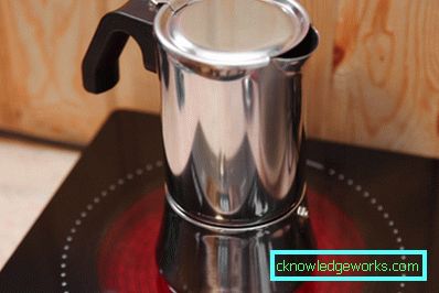 Geysir-Kaffeemaschine für Induktionsherd Geysir-Kaffeemaschine für Induktionsherd