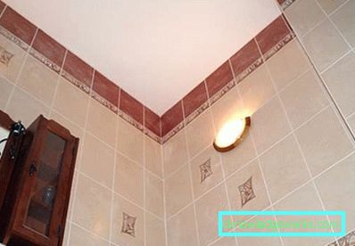 Was ist besser, um eine Decke im Badezimmer zu machen