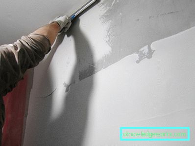 Wie man Küchenschränke an die Wand hängt Wie man Küchenschränke an die Wand hängt