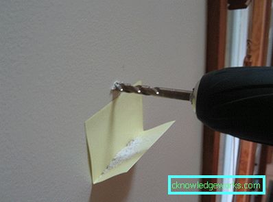 Wie man Küchenschränke an die Wand hängt Wie man Küchenschränke an die Wand hängt
