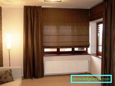 Brown-Vorhänge im Wohnzimmerinnenraum