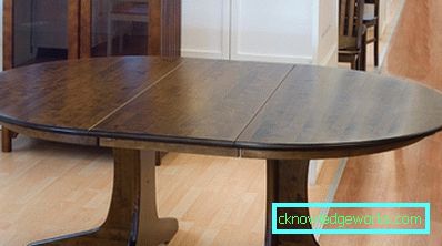 Runder ausziehbarer Tisch in der Küche Runder ausziehbarer Tisch in der Küche