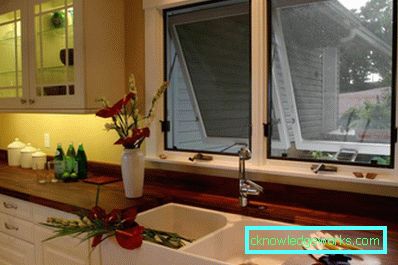 Küche mit Waschbecken am Fenster Küche mit Waschbecken am Fenster