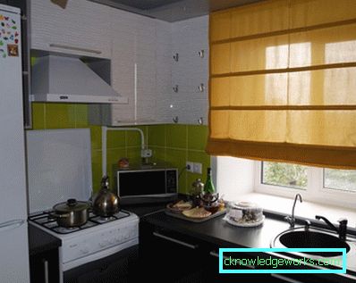 Küche mit Waschbecken am Fenster Küche mit Waschbecken am Fenster