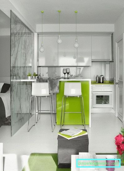 Kleine Küche von 5 Quadratmetern. m mit Kühlschrank Kleine Küche von 5 Quadratmetern. m mit Kühlschrank