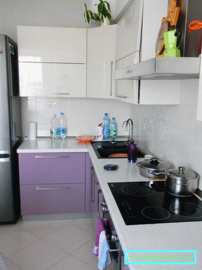Kleine Küche von 5 Quadratmetern. m mit Kühlschrank Kleine Küche von 5 Quadratmetern. m mit Kühlschrank