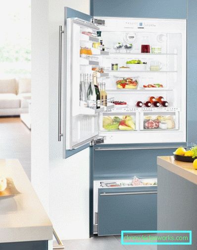 Kleine Küche von 5 Quadratmetern. m mit Kühlschrank Kleine Küche von 5 Quadratmetern. m mit Kühlschrank