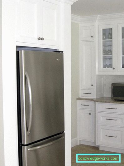 Kleine Küche von 5 Quadratmetern. m mit Kühlschrank Kleine Küche von 5 Quadratmetern. m mit Kühlschrank