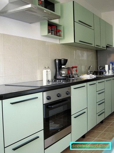 Kleine Küche von 5 Quadratmetern. m mit Kühlschrank Kleine Küche von 5 Quadratmetern. m mit Kühlschrank