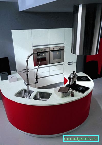 Kleine Küche von 5 Quadratmetern. m mit Kühlschrank Kleine Küche von 5 Quadratmetern. m mit Kühlschrank
