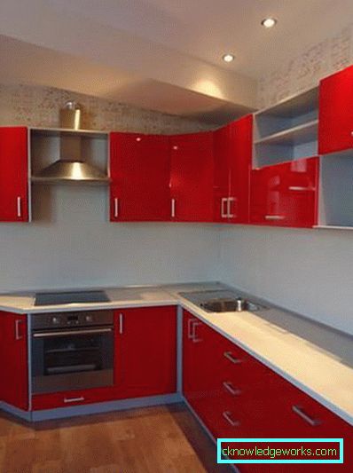 Kleine Küche von 5 Quadratmetern. m mit Kühlschrank Kleine Küche von 5 Quadratmetern. m mit Kühlschrank