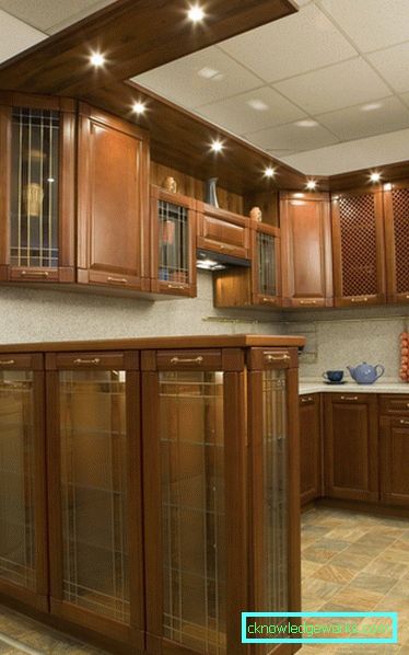 Kleine Küche von 5 Quadratmetern. m mit Kühlschrank Kleine Küche von 5 Quadratmetern. m mit Kühlschrank