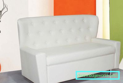 Kleines Sofa in der Küche Kleines Sofa in der Küche