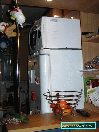 Kann ich eine Mikrowelle auf den Kühlschrank stellen? Kann ich eine Mikrowelle auf den Kühlschrank stellen?