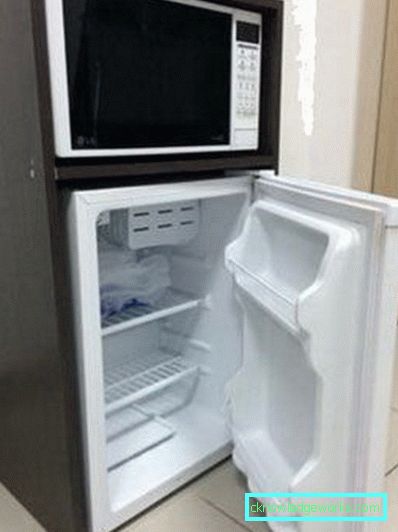 Kann ich eine Mikrowelle auf den Kühlschrank stellen? Kann ich eine Mikrowelle auf den Kühlschrank stellen?