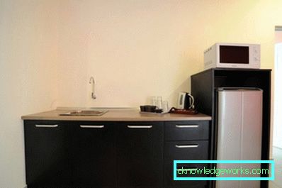 Kann ich eine Mikrowelle auf den Kühlschrank stellen? Kann ich eine Mikrowelle auf den Kühlschrank stellen?