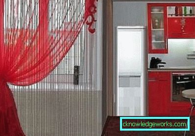 Baumwollvorhänge im Inneren der Küche Baumwollvorhänge im Inneren der Küche