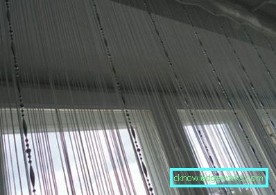 Baumwollvorhänge im Inneren der Küche Baumwollvorhänge im Inneren der Küche