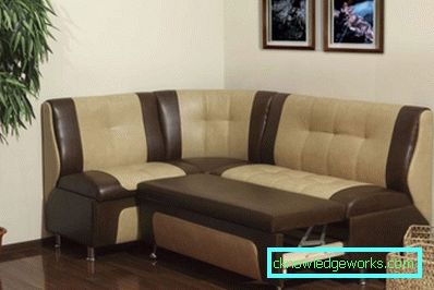Klappsofa in der Küche mit einem Bett Klappsofa in der Küche mit einem Bett