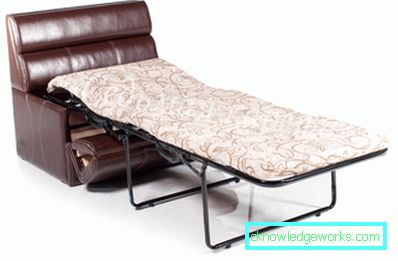 Klappsofa in der Küche mit einem Bett Klappsofa in der Küche mit einem Bett