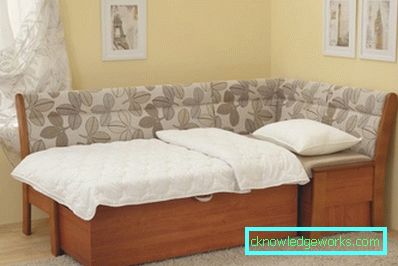 Klappsofa in der Küche mit einem Bett Klappsofa in der Küche mit einem Bett
