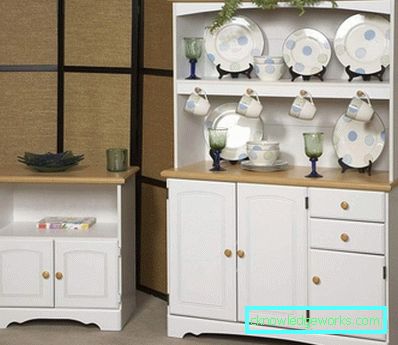 Geschirrschrank in der Küche Geschirrschrank in der Küche