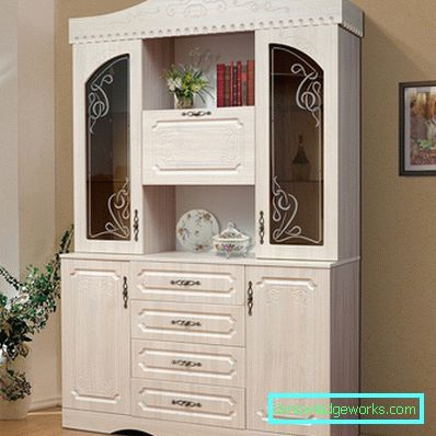 Geschirrschrank in der Küche Geschirrschrank in der Küche