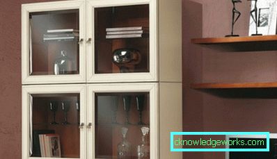 Geschirrschrank in der Küche Geschirrschrank in der Küche