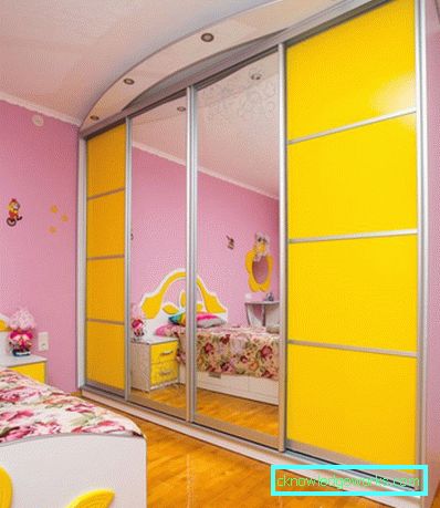 138-Kleiderschrank im Kinderzimmer - was