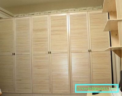 138-Kleiderschrank im Kinderzimmer - was