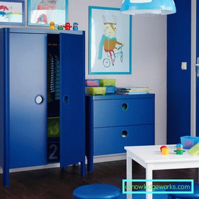 138-Kleiderschrank im Kinderzimmer - was