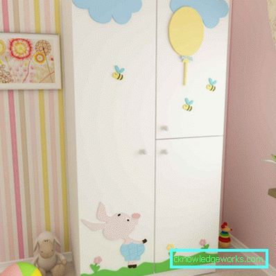 138-Kleiderschrank im Kinderzimmer - was