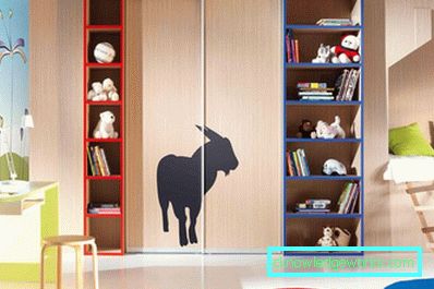 138-Kleiderschrank im Kinderzimmer - was