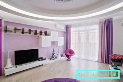 Lila Vorhänge im Wohnzimmerinnenraum - Fotos in einer Stadtwohnung