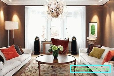 Die Farbkombination im Innenraum des Wohnzimmers - Beispiele für Modetrends auf dem Foto