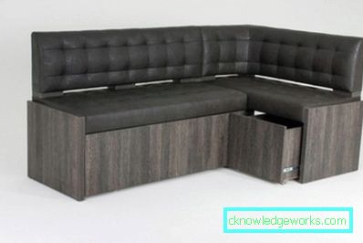 Ecksofa in der Küche mit einem Bett Ecksofa in der Küche mit einem Bett