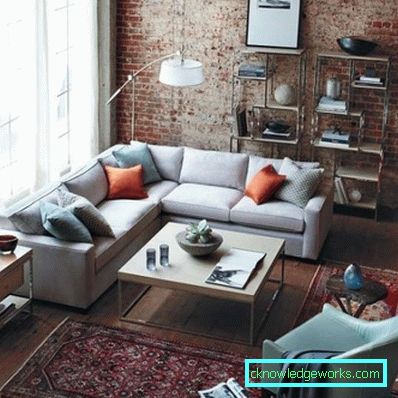 Ecksofa im Wohnzimmerinnenraum - Fotobeispiele und Bestückungsmethoden