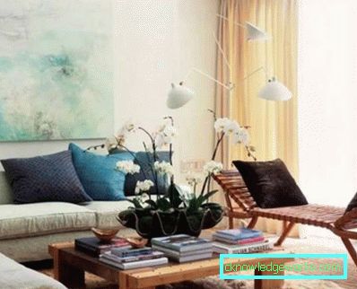 Ecksofa im Wohnzimmerinnenraum - Fotobeispiele und Bestückungsmethoden
