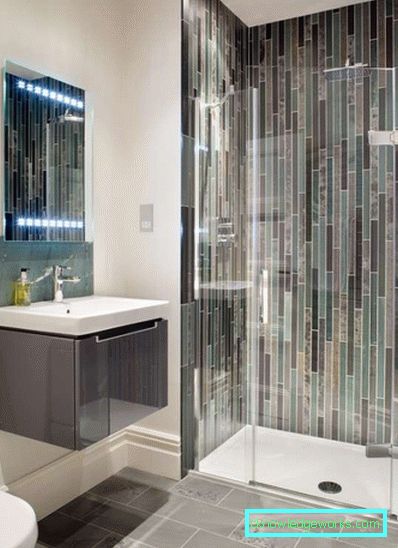 Badezimmer mit Dusche