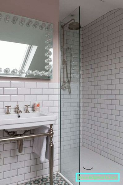 Badezimmer mit Dusche